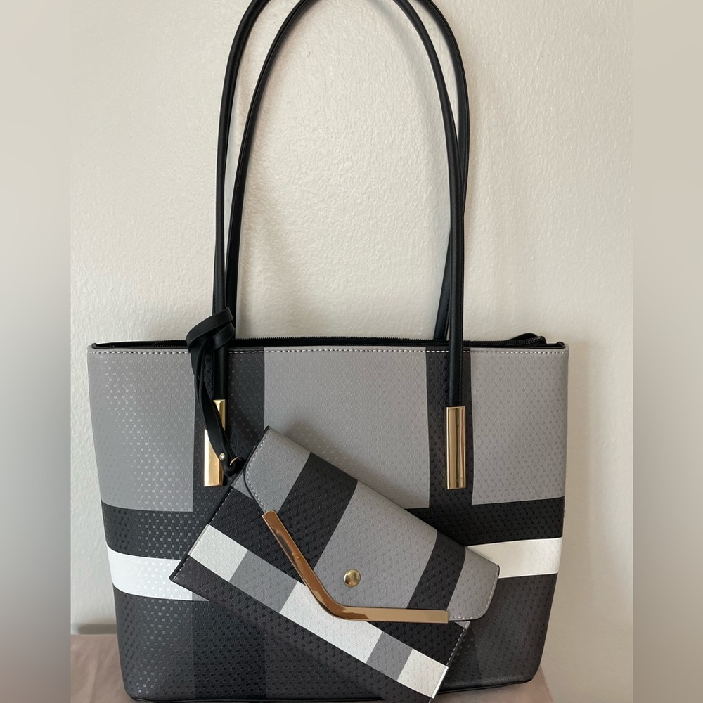 Shoulder Bag / Looks like a Burberry on a budget / Perfect condition